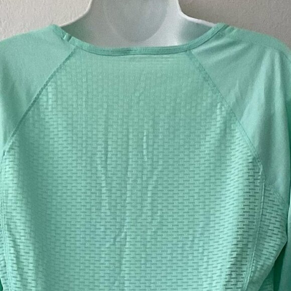 UNDER ARMOUR HEAT GEAR ATHLETIC TOP - Picture 7 of 13